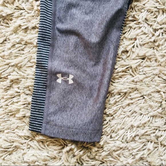Underarmour gray cropped leggings size Xs - Picture 2 of 5